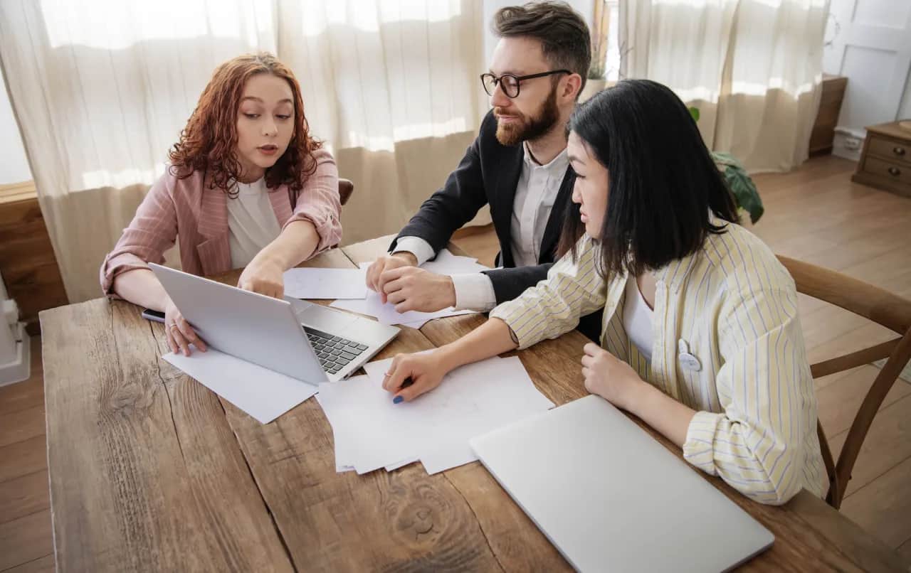 Jak szybko i bezpiecznie zorientować się w swoich zobowiązaniach finansowych online